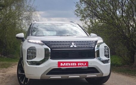 Mitsubishi Outlander, 2023 год, 4 780 000 рублей, 2 фотография