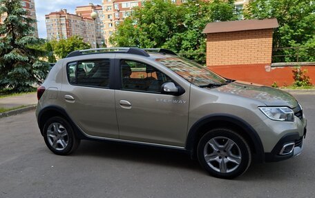 Renault Sandero II рестайлинг, 2020 год, 1 600 000 рублей, 2 фотография