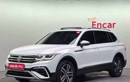 Volkswagen Tiguan II, 2023 год, 3 211 000 рублей, 1 фотография