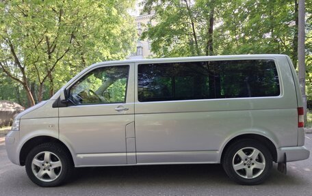 Volkswagen Caravelle T5, 2007 год, 1 660 000 рублей, 3 фотография