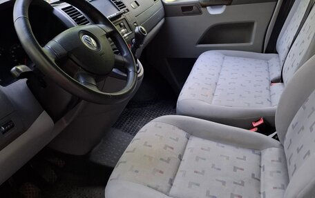 Volkswagen Caravelle T5, 2007 год, 1 660 000 рублей, 14 фотография