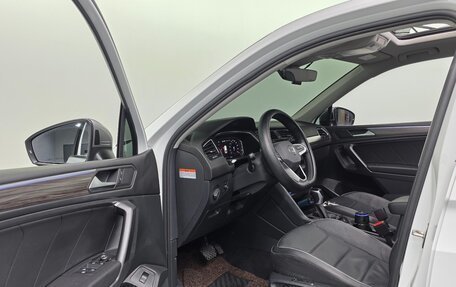 Volkswagen Tiguan II, 2023 год, 3 211 000 рублей, 5 фотография