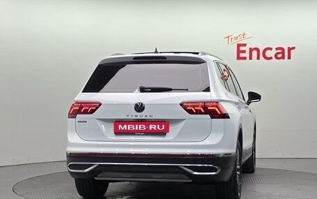 Volkswagen Tiguan II, 2023 год, 3 211 000 рублей, 3 фотография