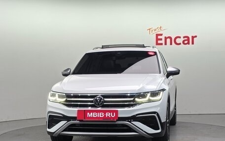 Volkswagen Tiguan II, 2023 год, 3 211 000 рублей, 2 фотография