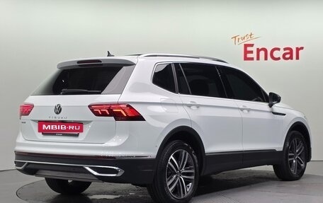 Volkswagen Tiguan II, 2023 год, 3 211 000 рублей, 4 фотография