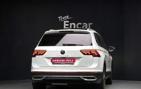 Volkswagen Tiguan II, 2022 год, 3 058 000 рублей, 3 фотография