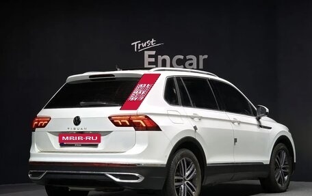 Volkswagen Tiguan II, 2022 год, 3 058 000 рублей, 4 фотография