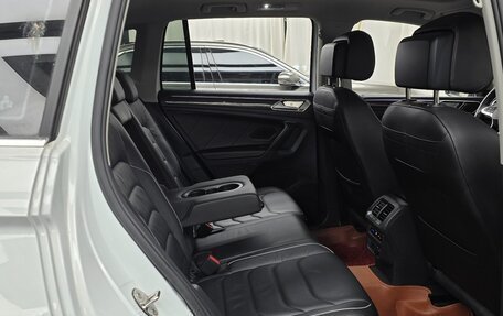 Volkswagen Tiguan II, 2022 год, 3 058 000 рублей, 6 фотография