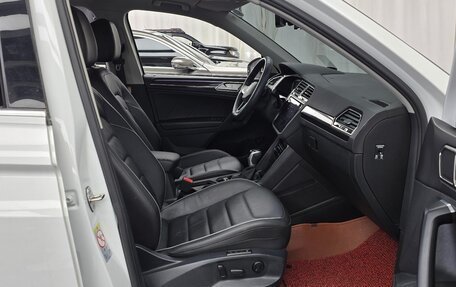 Volkswagen Tiguan II, 2022 год, 3 058 000 рублей, 7 фотография