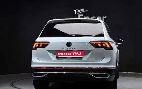 Volkswagen Tiguan II, 2022 год, 2 802 000 рублей, 3 фотография