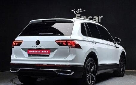 Volkswagen Tiguan II, 2022 год, 2 802 000 рублей, 4 фотография