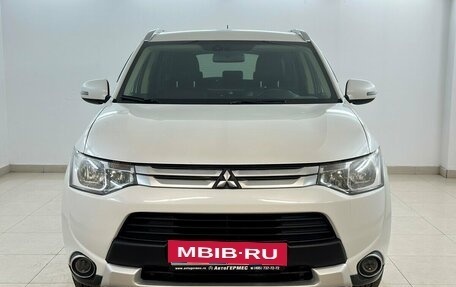 Mitsubishi Outlander III рестайлинг 3, 2014 год, 1 350 000 рублей, 2 фотография