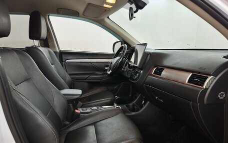 Mitsubishi Outlander III рестайлинг 3, 2014 год, 1 350 000 рублей, 10 фотография