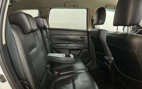 Mitsubishi Outlander III рестайлинг 3, 2014 год, 1 350 000 рублей, 11 фотография