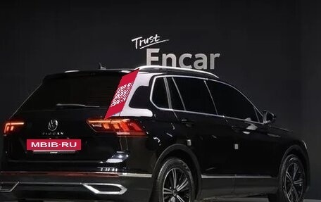 Volkswagen Tiguan II, 2022 год, 2 560 000 рублей, 3 фотография