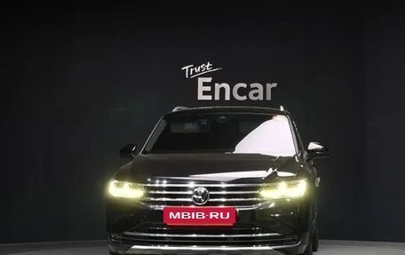 Volkswagen Tiguan II, 2022 год, 2 560 000 рублей, 2 фотография