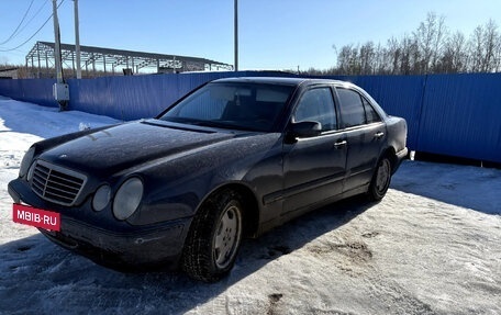 Mercedes-Benz E-Класс, 2000 год, 300 000 рублей, 6 фотография