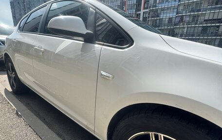 Opel Astra J, 2011 год, 950 000 рублей, 4 фотография