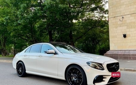 Mercedes-Benz E-Класс, 2016 год, 3 050 000 рублей, 4 фотография