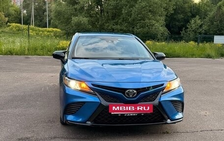 Toyota Camry, 2017 год, 1 800 000 рублей, 4 фотография