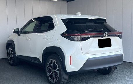 Toyota Yaris Cross, 2022 год, 1 345 000 рублей, 2 фотография