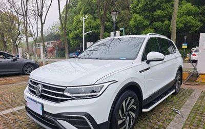 Volkswagen Tiguan II, 2022 год, 2 435 000 рублей, 1 фотография