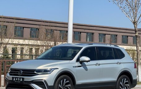 Volkswagen Tiguan II, 2022 год, 2 418 000 рублей, 1 фотография