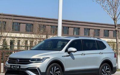 Volkswagen Tiguan II, 2022 год, 2 418 000 рублей, 1 фотография