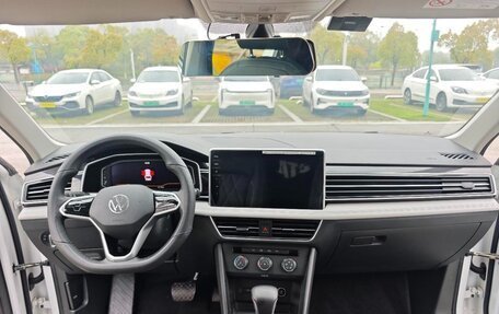 Volkswagen Tiguan II, 2022 год, 2 435 000 рублей, 6 фотография