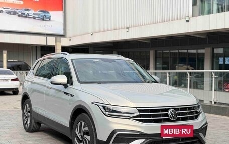 Volkswagen Tiguan II, 2022 год, 2 492 000 рублей, 3 фотография