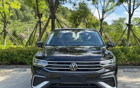 Volkswagen Tiguan II, 2022 год, 2 481 000 рублей, 2 фотография