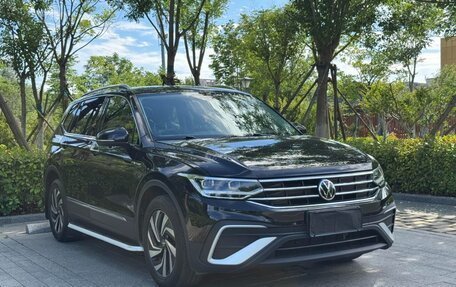 Volkswagen Tiguan II, 2022 год, 2 481 000 рублей, 3 фотография