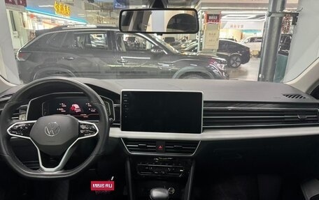 Volkswagen Tiguan II, 2022 год, 2 428 000 рублей, 9 фотография