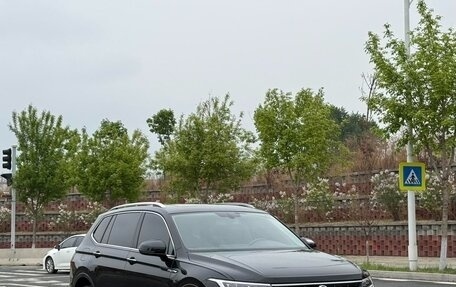 Volkswagen Tiguan II, 2022 год, 2 428 000 рублей, 3 фотография