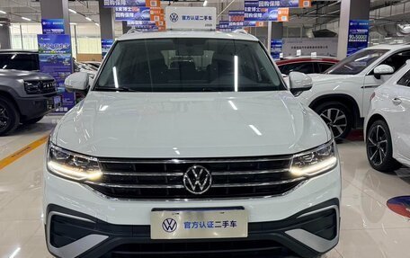 Volkswagen Tiguan II, 2022 год, 2 457 000 рублей, 2 фотография