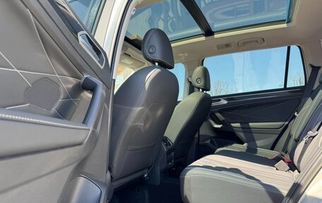 Volkswagen Tiguan II, 2022 год, 2 418 000 рублей, 7 фотография