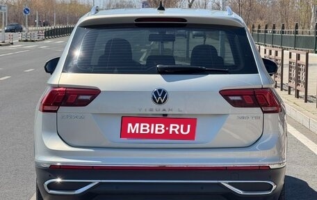 Volkswagen Tiguan II, 2022 год, 2 418 000 рублей, 3 фотография