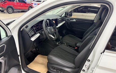 Volkswagen Tiguan II, 2022 год, 2 457 000 рублей, 7 фотография