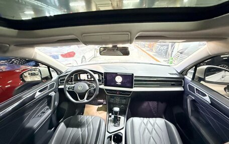 Volkswagen Tiguan II, 2022 год, 2 457 000 рублей, 8 фотография