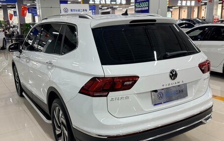 Volkswagen Tiguan II, 2022 год, 2 457 000 рублей, 6 фотография