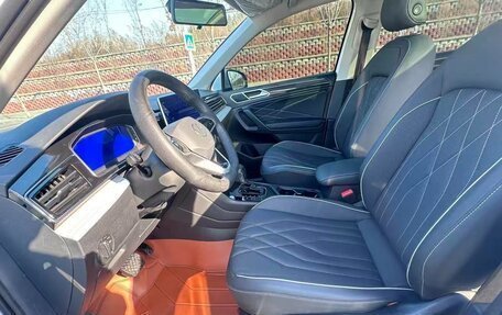 Volkswagen Tiguan II, 2022 год, 2 431 000 рублей, 6 фотография
