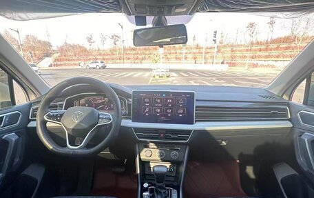 Volkswagen Tiguan II, 2022 год, 2 431 000 рублей, 7 фотография