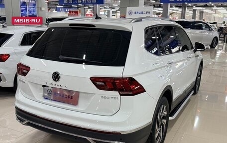 Volkswagen Tiguan II, 2022 год, 2 457 000 рублей, 4 фотография