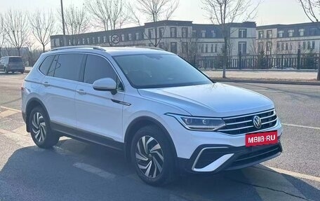 Volkswagen Tiguan II, 2022 год, 2 431 000 рублей, 3 фотография