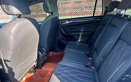 Volkswagen Tiguan II, 2022 год, 2 431 000 рублей, 9 фотография