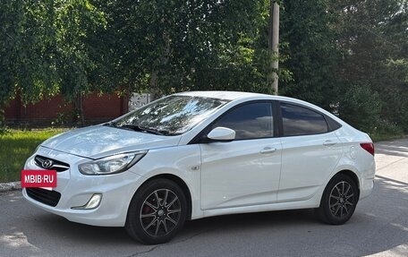 Hyundai Solaris II рестайлинг, 2013 год, 520 000 рублей, 3 фотография