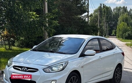 Hyundai Solaris II рестайлинг, 2013 год, 520 000 рублей, 2 фотография