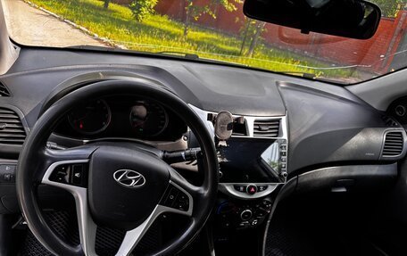 Hyundai Solaris II рестайлинг, 2013 год, 520 000 рублей, 17 фотография