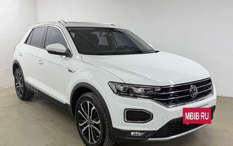 Volkswagen T-Roc I, 2022 год, 1 500 000 рублей, 2 фотография