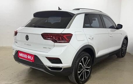 Volkswagen T-Roc I, 2022 год, 1 500 000 рублей, 3 фотография